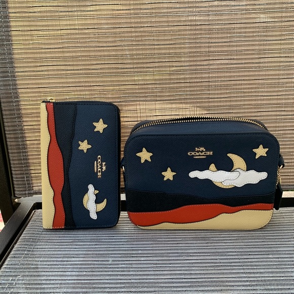 medium id zip wallet with night desert postcard